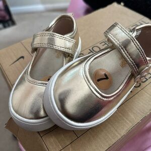 OshKosh B'gosh Kids Gold Dress Shoes